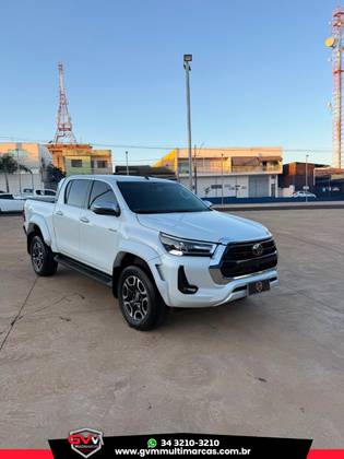 TOYOTA HILUX 2.8 D-4D TURBO DIESEL CD SRX PLUS 4X4 AUTOMÁTICO TOYOTA HILUX 2.8 D-4D TURBO DIESEL CD SRX PLUS 4X4 AUTOMÁTICO